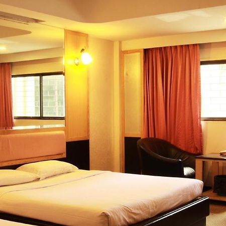 Pradipat Hotel Bangkok Kültér fotó