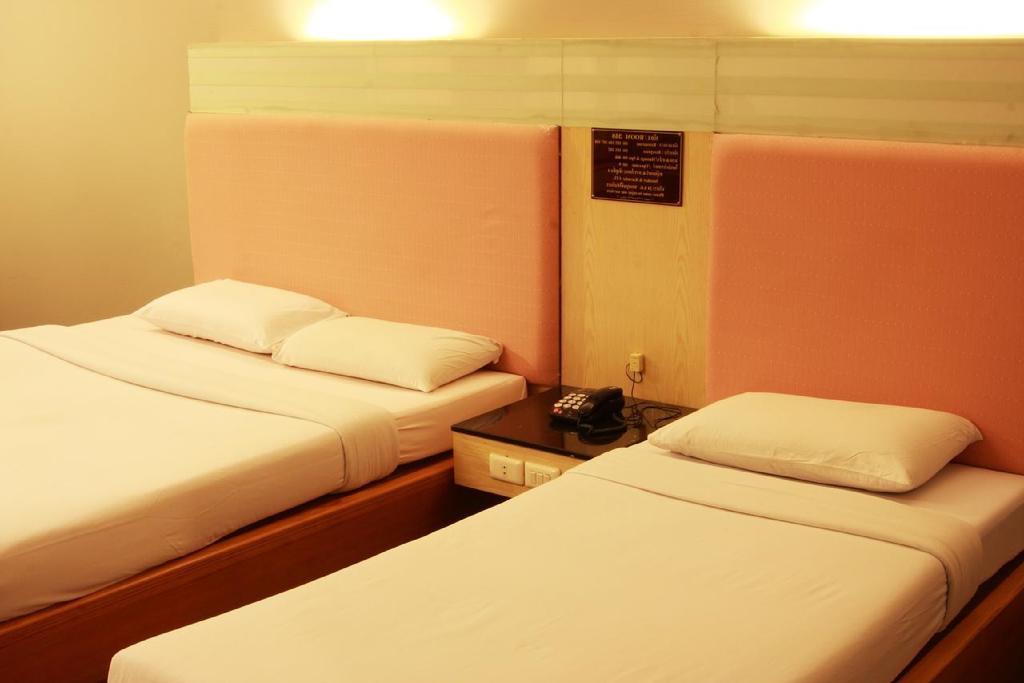 Pradipat Hotel Bangkok Kültér fotó