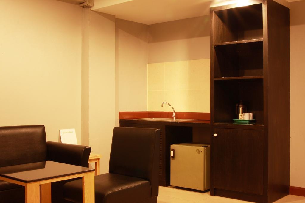 Pradipat Hotel Bangkok Kültér fotó