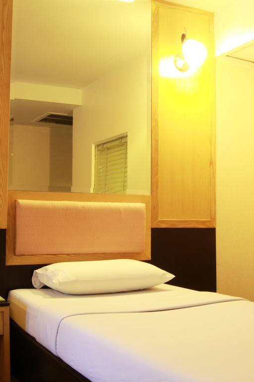 Pradipat Hotel Bangkok Kültér fotó
